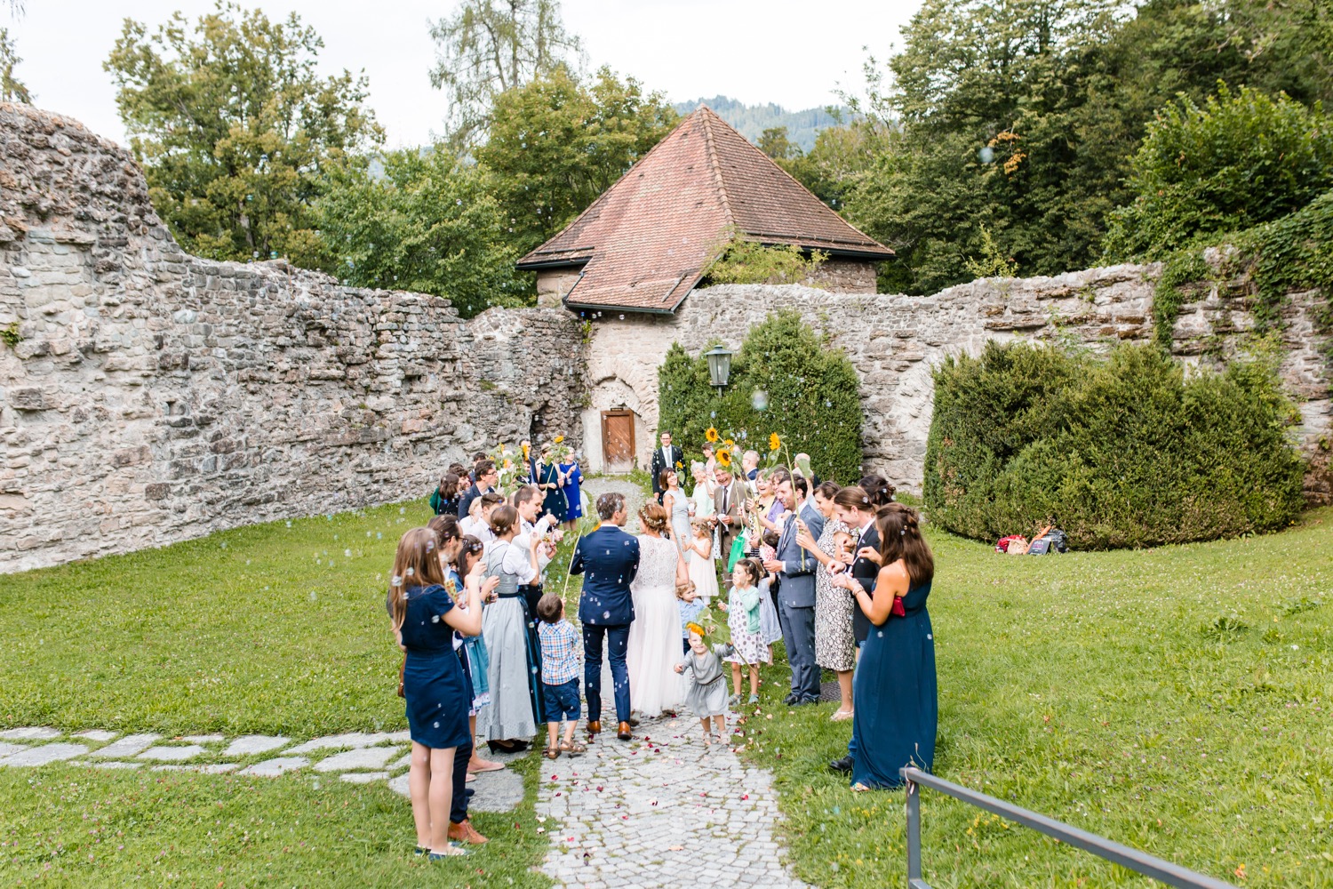 Empfang des Brautpaars bei der Hochzeit am Gebhardsberg