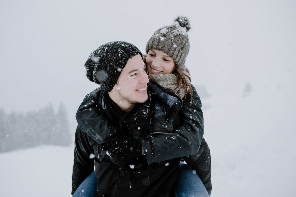 Natürliche Paarfotografie, Winter, Schnee, Vorarlberg