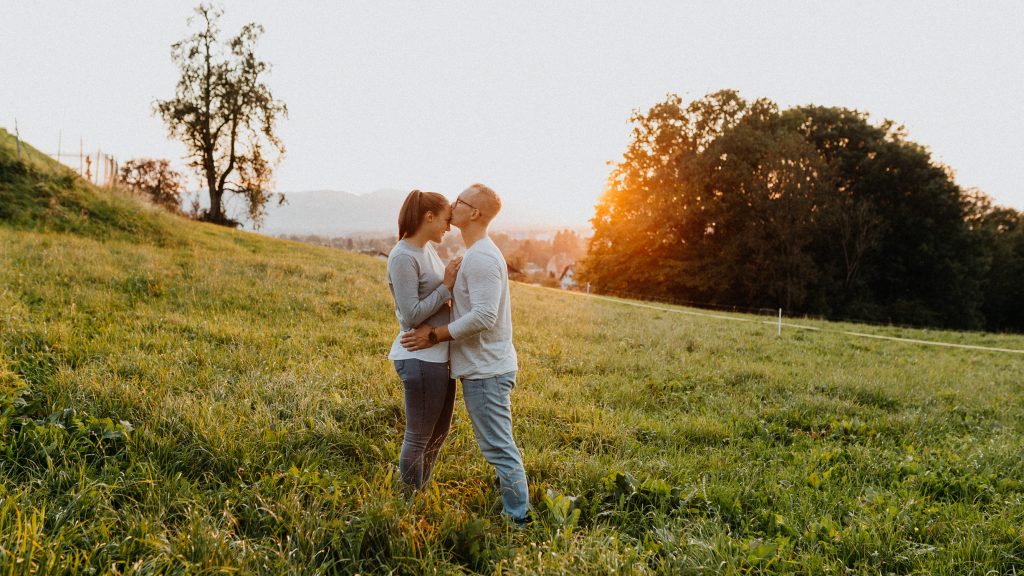 Fotos von Paar im Sonnenuntergang
